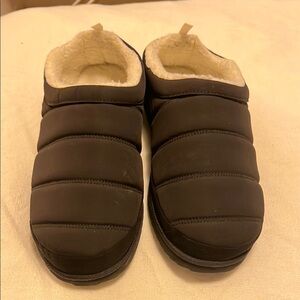 Old Navy Black Quilted Slippers